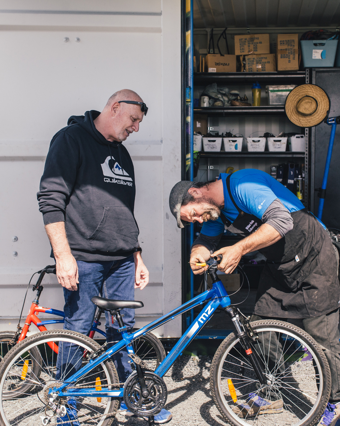 🗓️ Kia ora e te whānau, here're our hours this week:

Thu 23 Apr - Store open, Bike Hubs closed for staff training 
Fri 24 Apr - Open
Sat 25 Apr - Store and Bike Hubs closed for Anzac Day
Sun 26 Apr - Open

Our usual opening hours resume next week. Don't forget to follow your closest bike hub on Facebook for local updates! 🚲